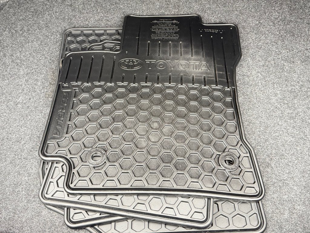 Toyota Corolla LE / BAS KILOS / INSPECTÉ RÉPARÉ / FIABILITÉ / 2014 à Thetford Mines, Québec - 48 - w1024h768px