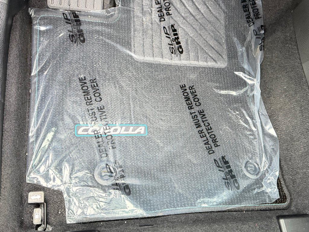 Toyota Corolla LE / BAS KILOS / INSPECTÉ RÉPARÉ / FIABILITÉ / 2014 à Thetford Mines, Québec - 28 - w1024h768px