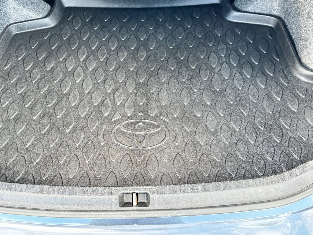2016 Toyota Corolla LE + GROUPE TOIT / 1 SEUL PROPRIO / BAS KILOS / in Thetford Mines, Quebec - 59 - w1024h768px