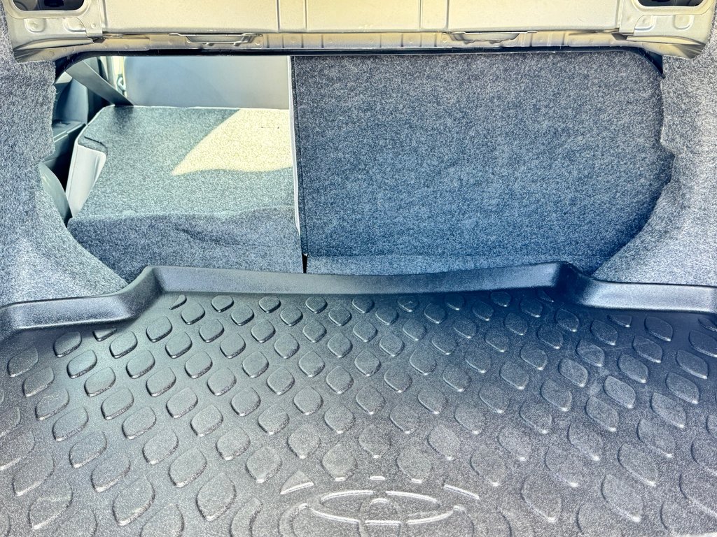 2016 Toyota Corolla LE + GROUPE TOIT / 1 SEUL PROPRIO / BAS KILOS / in Thetford Mines, Quebec - 60 - w1024h768px