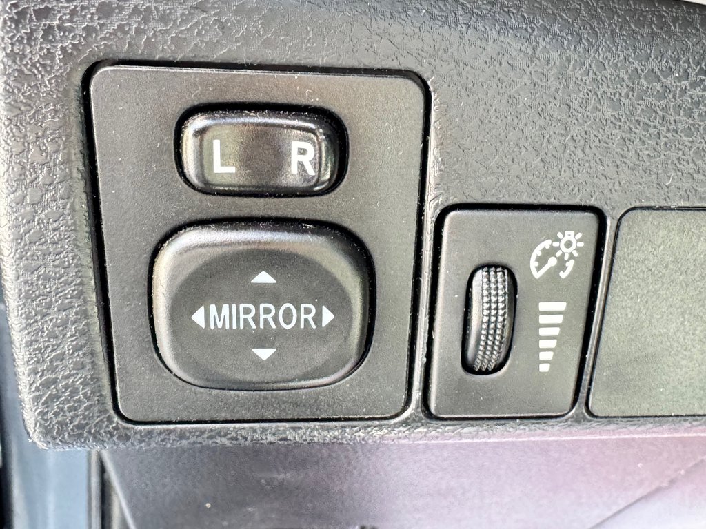 2016 Toyota Corolla LE + GROUPE TOIT / 1 SEUL PROPRIO / BAS KILOS / in Thetford Mines, Quebec - 30 - w1024h768px
