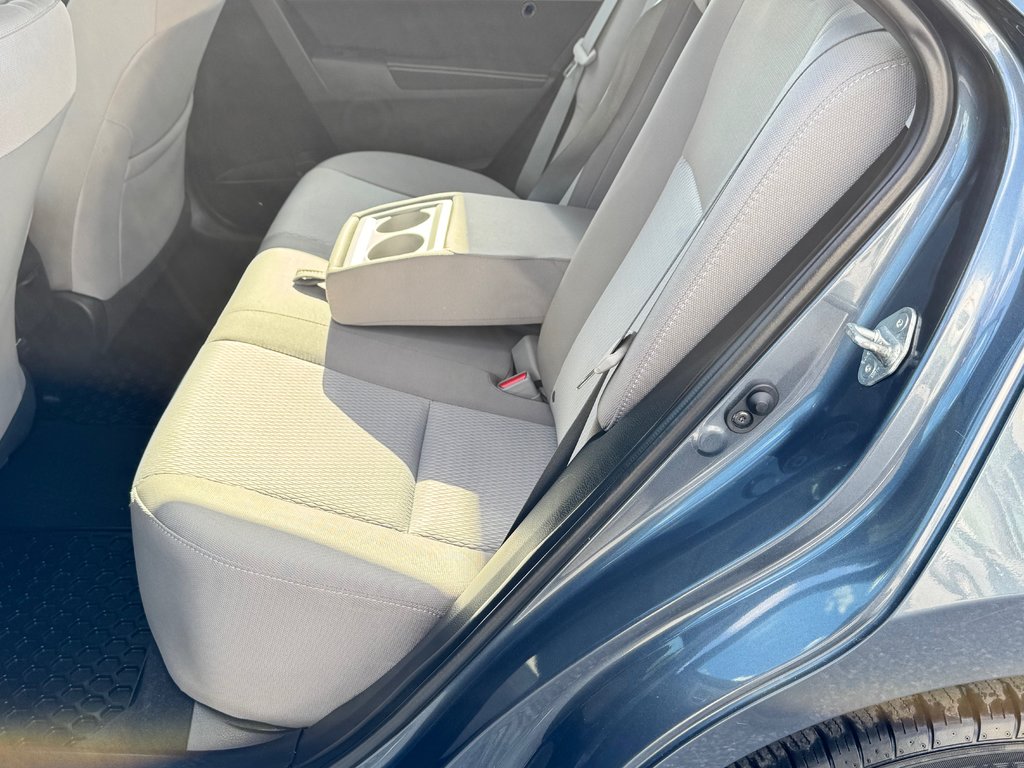 2016 Toyota Corolla LE + GROUPE TOIT / 1 SEUL PROPRIO / BAS KILOS / in Thetford Mines, Quebec - 57 - w1024h768px
