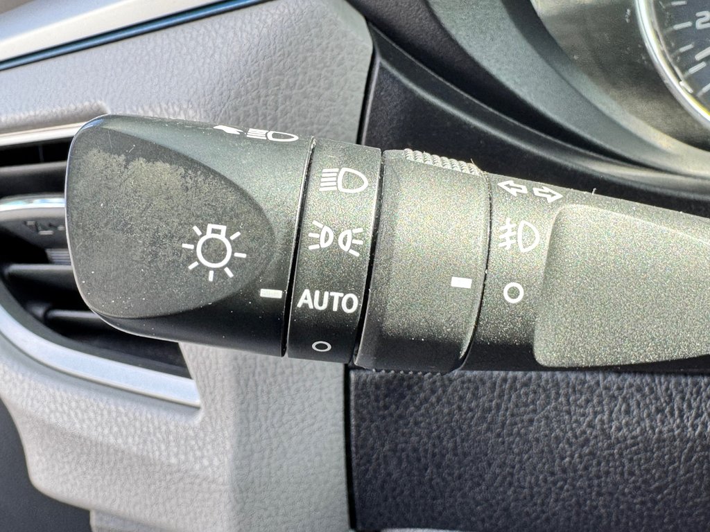 2016 Toyota Corolla LE + GROUPE TOIT / 1 SEUL PROPRIO / BAS KILOS / in Thetford Mines, Quebec - 34 - w1024h768px
