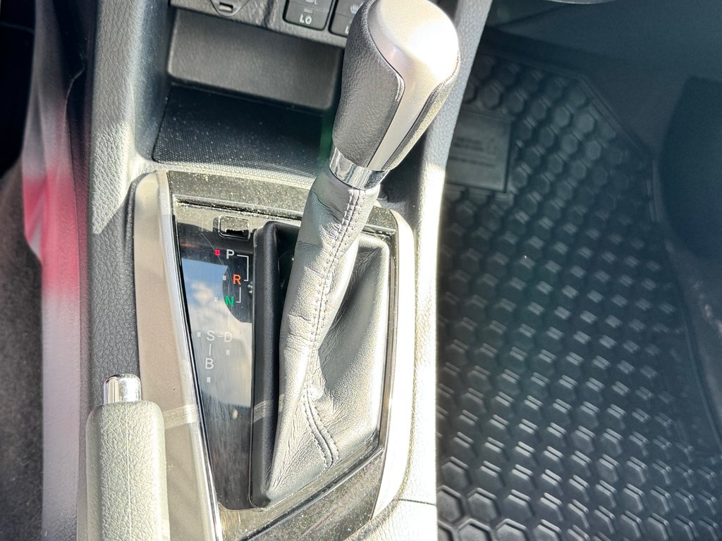 2016 Toyota Corolla LE + GROUPE TOIT / 1 SEUL PROPRIO / BAS KILOS / in Thetford Mines, Quebec - 45 - w1024h768px