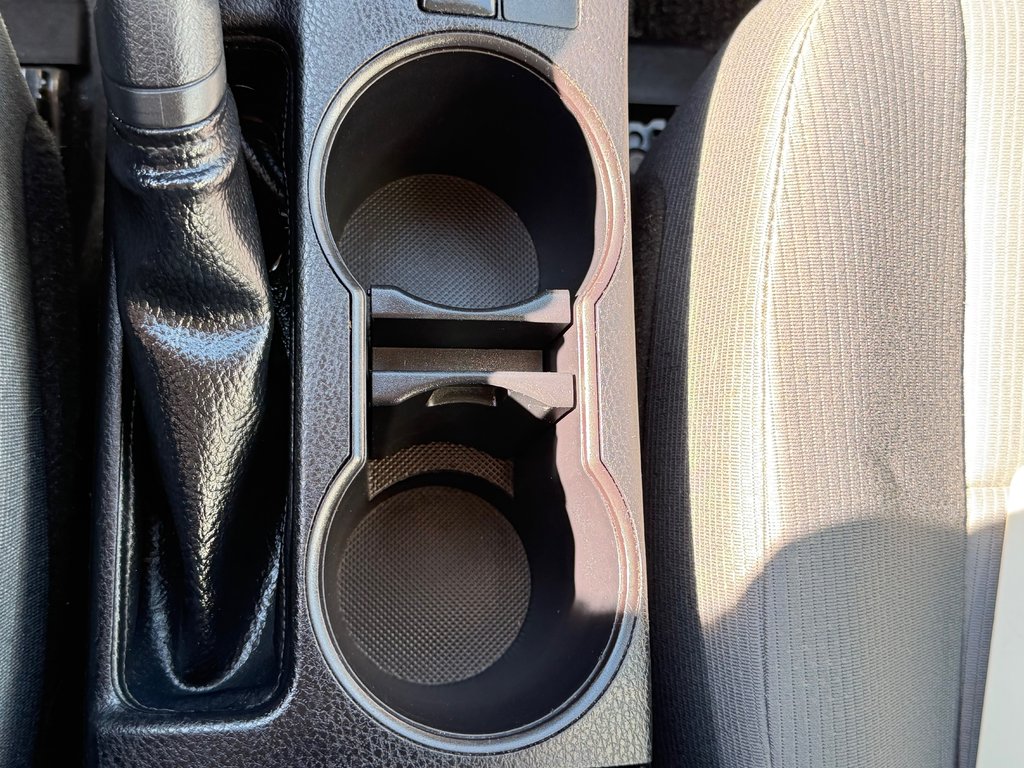 Toyota Corolla CE / AUTOM + AC / BAS KILOS / WOW !!! / 2019 à Thetford Mines, Québec - 38 - w1024h768px