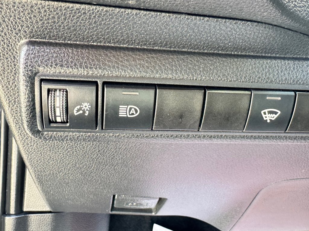 Toyota Corolla LE / AUTOM / FIABILITÉ LÉGENDAIRE / 2020 à Thetford Mines, Québec - 29 - w1024h768px
