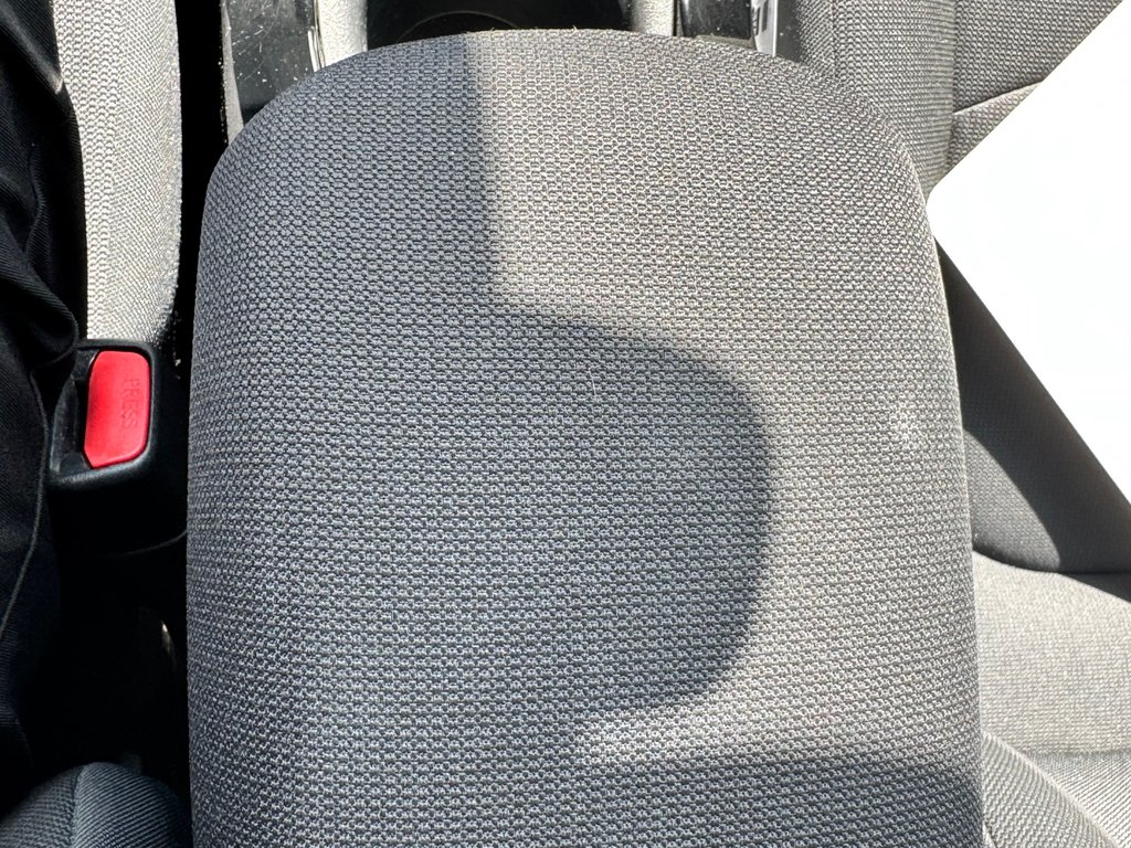 Toyota Corolla LE / AUTOM / FIABILITÉ LÉGENDAIRE / 2020 à Thetford Mines, Québec - 45 - w1024h768px