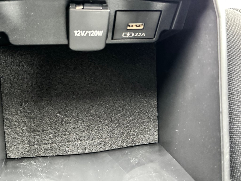 2020 Toyota Corolla LE / AUTOM / MAGS / SEULEMENT 17.000KM  WOW !!!! / in Thetford Mines, Quebec - 45 - w1024h768px