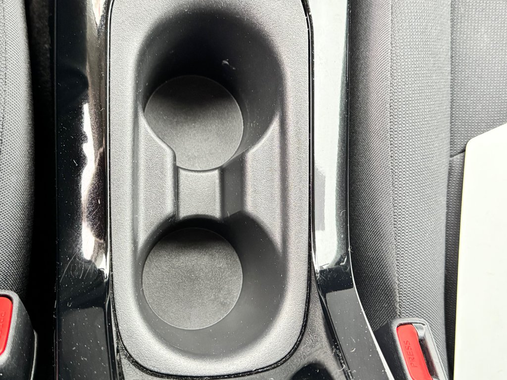 2020 Toyota Corolla LE / AUTOM / MAGS / SEULEMENT 17.000KM  WOW !!!! / in Thetford Mines, Quebec - 43 - w1024h768px