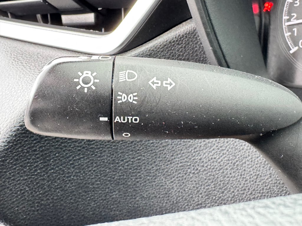 2020 Toyota Corolla LE / AUTOM / MAGS / SEULEMENT 17.000KM  WOW !!!! / in Thetford Mines, Quebec - 32 - w1024h768px