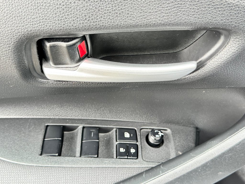 2020 Toyota Corolla LE / AUTOM / MAGS / SEULEMENT 17.000KM  WOW !!!! / in Thetford Mines, Quebec - 24 - w1024h768px