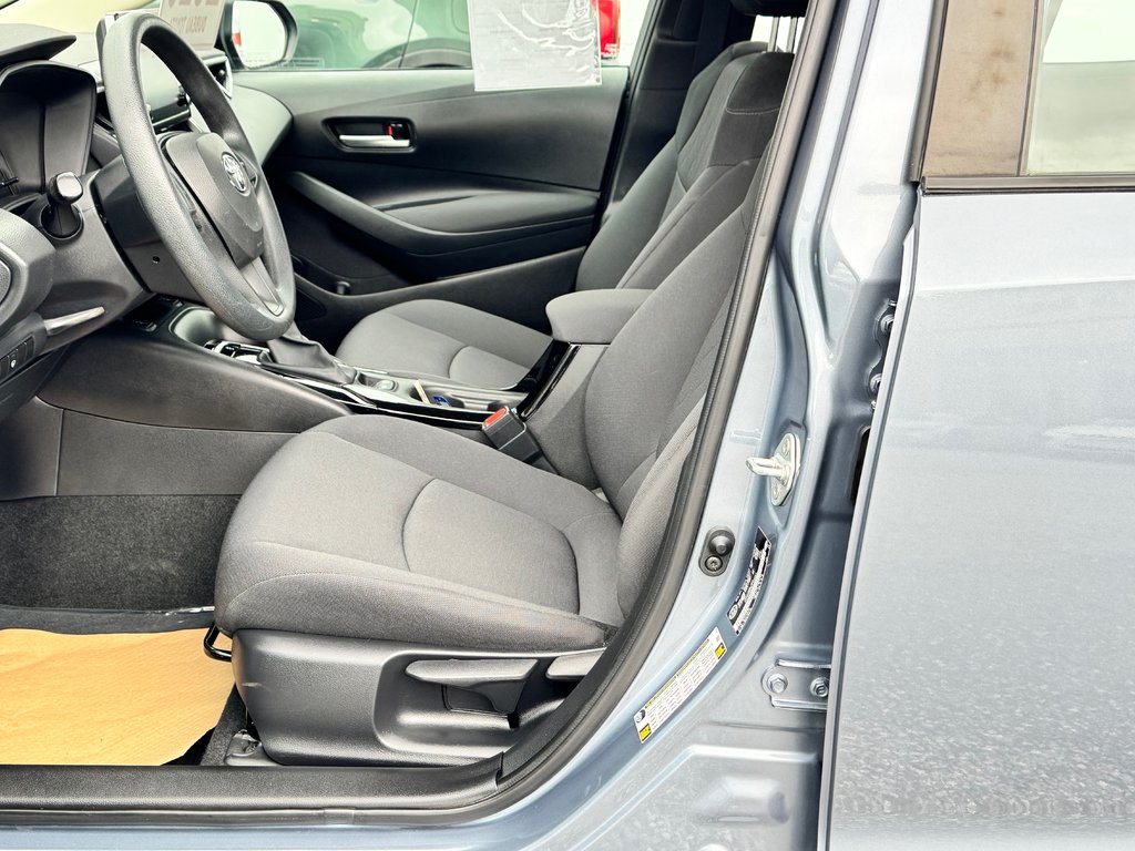 2020 Toyota Corolla LE / AUTOM / MAGS / SEULEMENT 17.000KM  WOW !!!! / in Thetford Mines, Quebec - 26 - w1024h768px