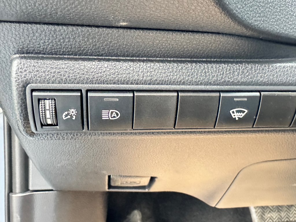 2020 Toyota Corolla LE / AUTOM / MAGS / SEULEMENT 17.000KM  WOW !!!! / in Thetford Mines, Quebec - 28 - w1024h768px
