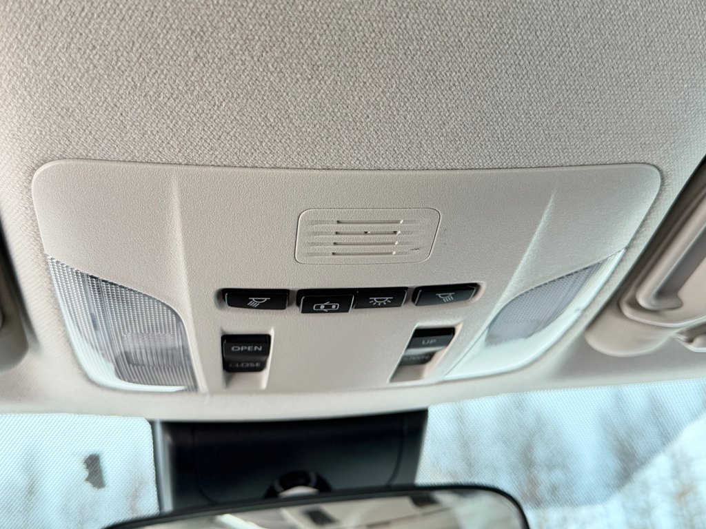 2020 Toyota Corolla LE / TOIT / MAGS / TRÈS BAS KILOS / A QUI LA CHANCE ? / in Thetford Mines, Quebec - 48 - w1024h768px