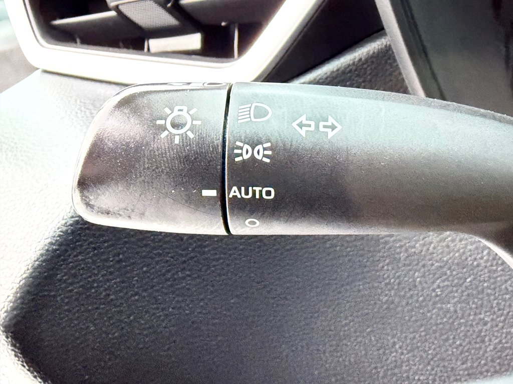 2020 Toyota Corolla LE / TOIT / MAGS / TRÈS BAS KILOS / A QUI LA CHANCE ? / in Thetford Mines, Quebec - 32 - w1024h768px