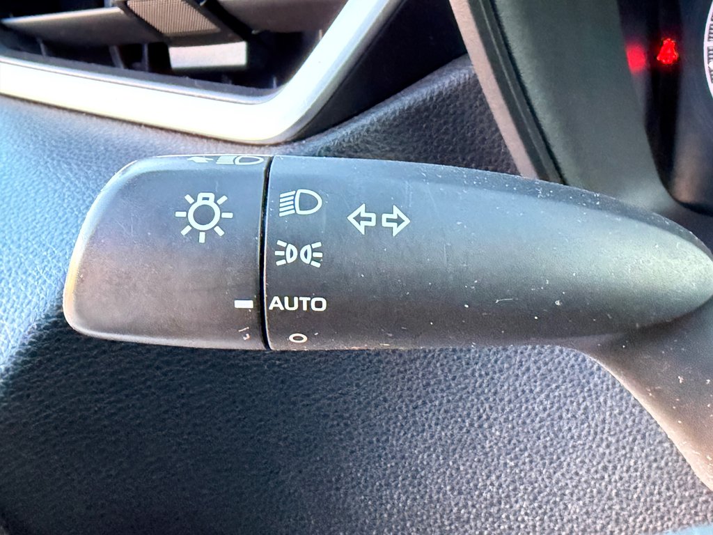 Toyota Corolla LE / AUTOM / BAS KILOS / PEA 21-10-27= 98.997KM / 2020 à Thetford Mines, Québec - 31 - w1024h768px