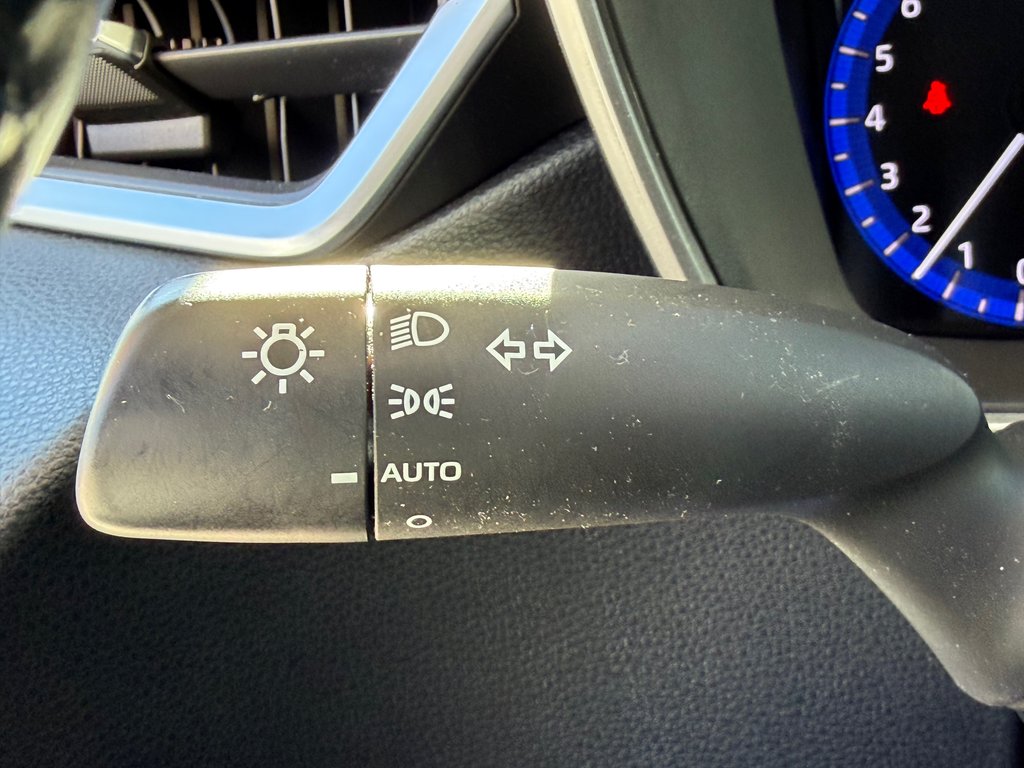 Toyota Corolla XLE / COMME NEUF !! / 1 PROPRIO : DAME 88 ANS / 2020 à Thetford Mines, Québec - 34 - w1024h768px