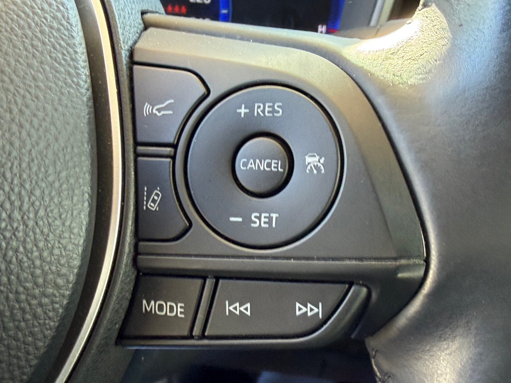 Toyota Corolla XLE / COMME NEUF !! / 1 PROPRIO : DAME 88 ANS / 2020 à Thetford Mines, Québec - 35 - w1024h768px