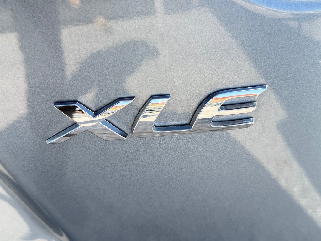 Toyota Corolla XLE / COMME NEUF !! / 1 PROPRIO : DAME 88 ANS / 2020 à Thetford Mines, Québec - 22 - w1024h768px