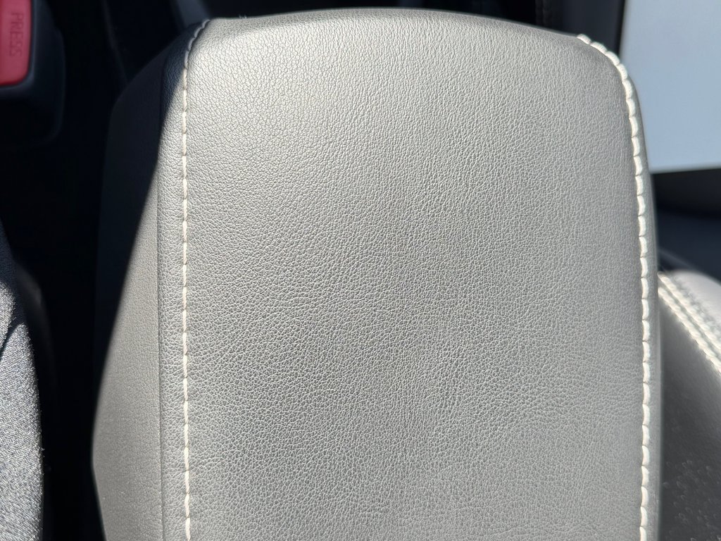Toyota Corolla XLE / COMME NEUF !! / 1 PROPRIO : DAME 88 ANS / 2020 à Thetford Mines, Québec - 48 - w1024h768px