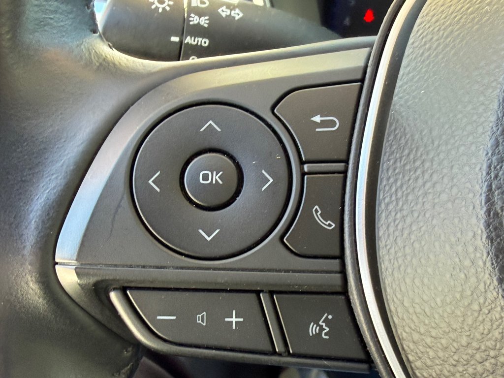 Toyota Corolla XLE / COMME NEUF !! / 1 PROPRIO : DAME 88 ANS / 2020 à Thetford Mines, Québec - 33 - w1024h768px