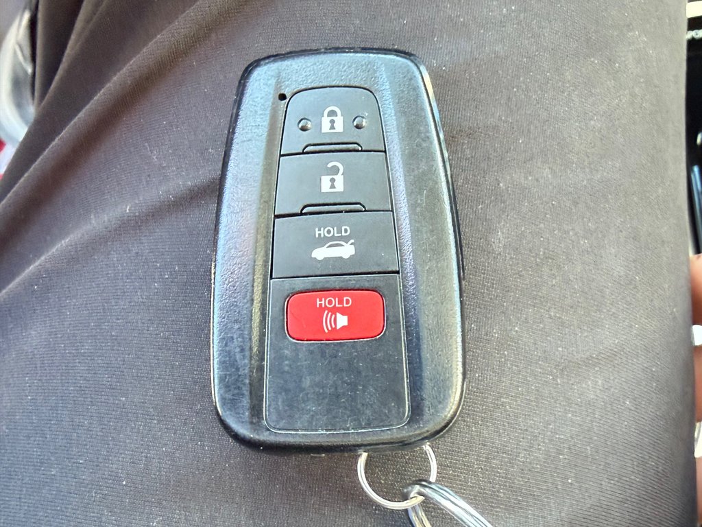 Toyota Corolla XLE / COMME NEUF !! / 1 PROPRIO : DAME 88 ANS / 2020 à Thetford Mines, Québec - 52 - w1024h768px