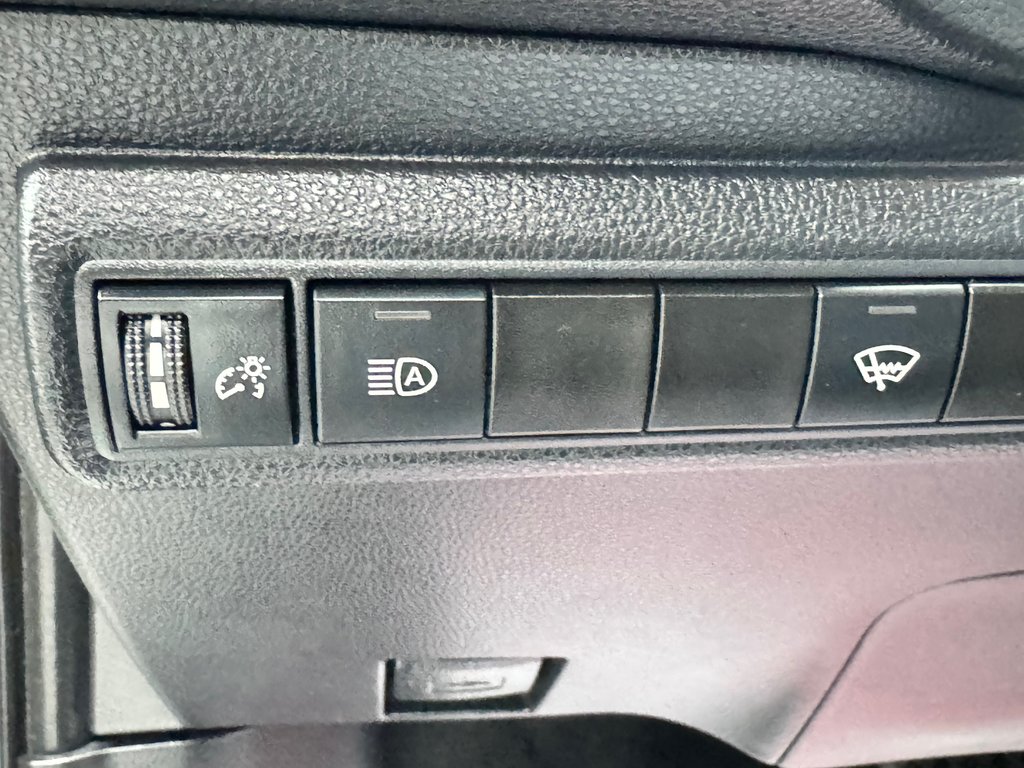 Toyota Corolla LE / BAS KILOS / ULTRA FIABLE !!! / 2021 à Thetford Mines, Québec - 29 - w1024h768px