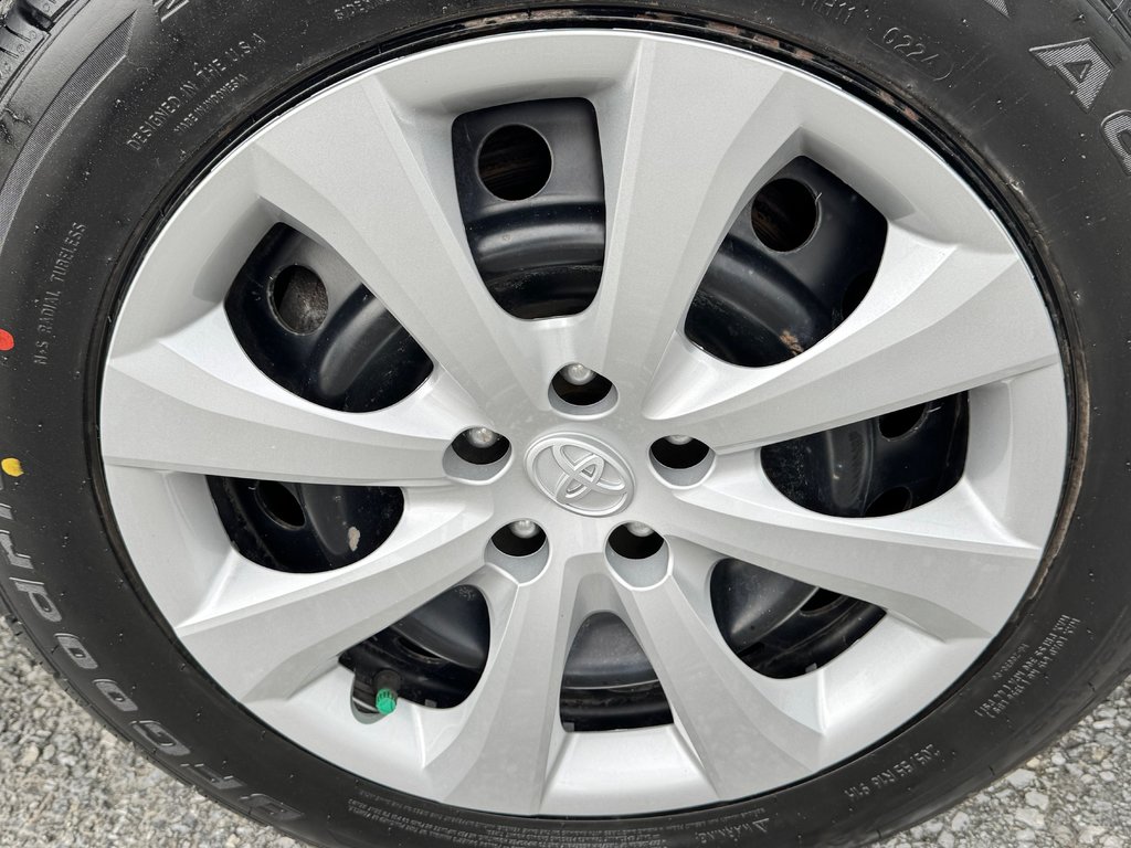 Toyota Corolla LE / BAS KILOS / ULTRA FIABLE !!! / 2021 à Thetford Mines, Québec - 16 - w1024h768px