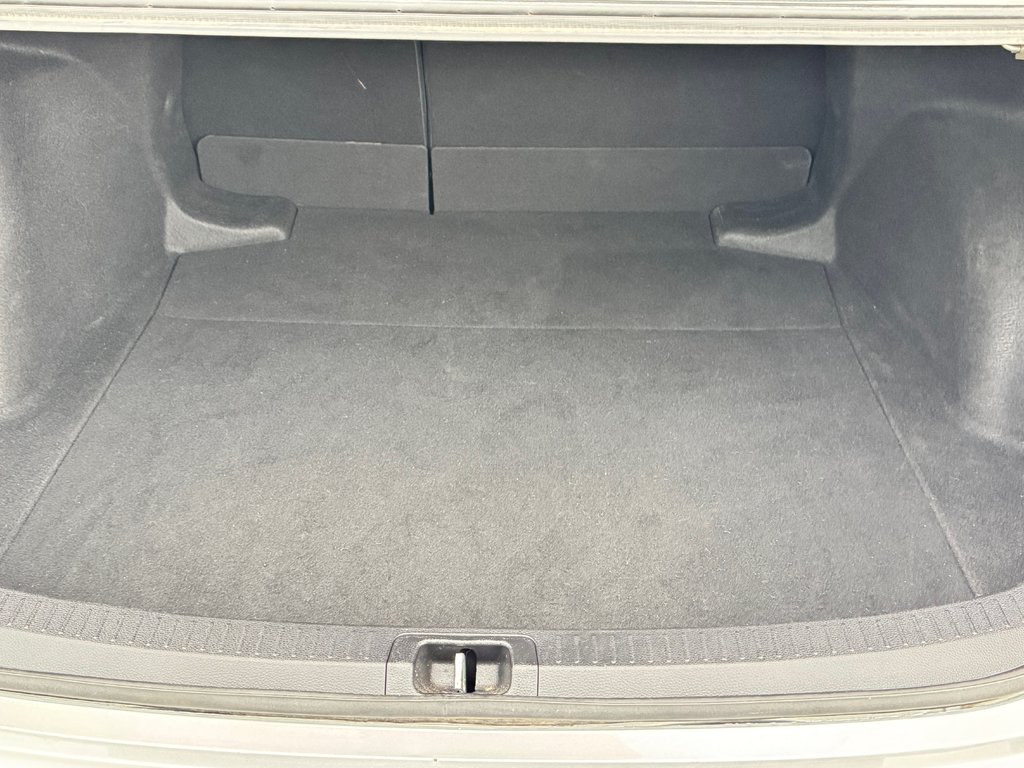 Toyota Corolla LE / BAS KILOS / ULTRA FIABLE !!! / 2021 à Thetford Mines, Québec - 55 - w1024h768px