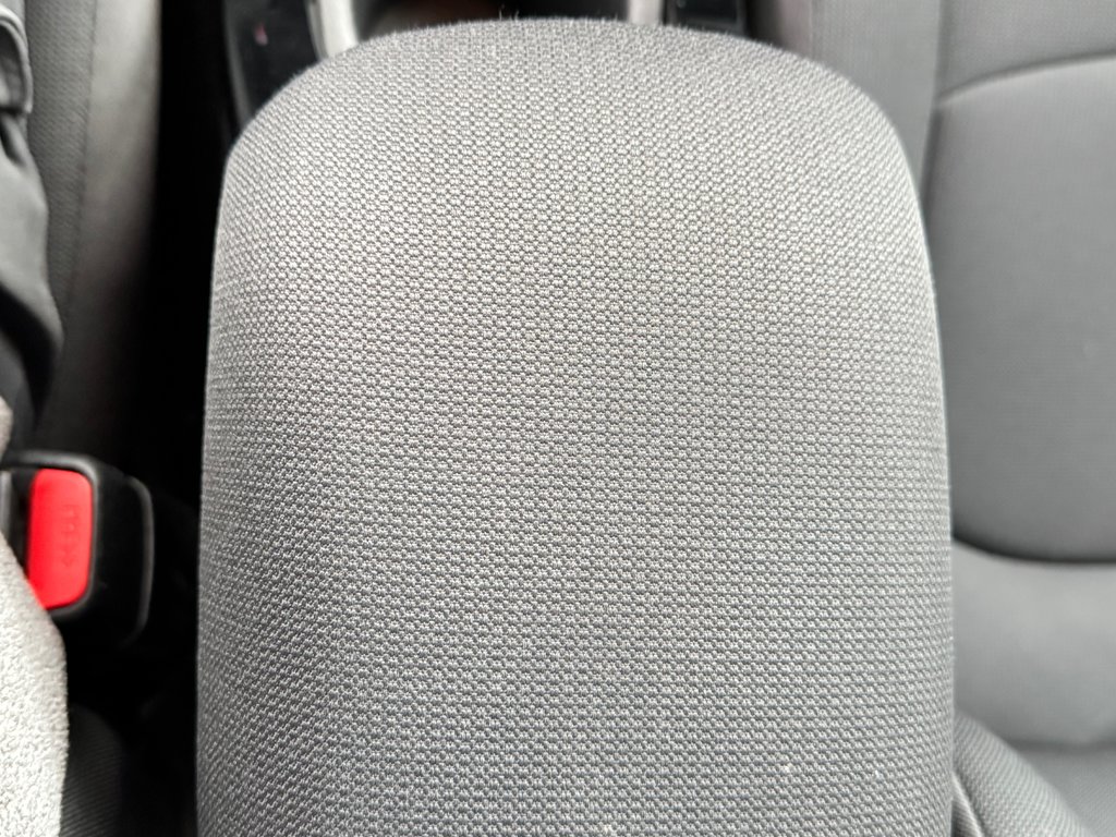Toyota Corolla LE / BAS KILOS / ULTRA FIABLE !!! / 2021 à Thetford Mines, Québec - 46 - w1024h768px