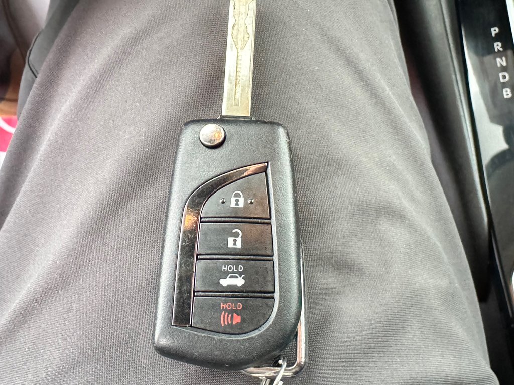 Toyota Corolla LE / BAS KILOS / ULTRA FIABLE !!! / 2021 à Thetford Mines, Québec - 51 - w1024h768px