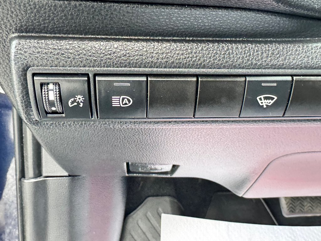 Toyota Corolla LE / BAS KILOS / VALEUR DE REVENTE ÉLEVÉE / 2021 à Thetford Mines, Québec - 27 - w1024h768px