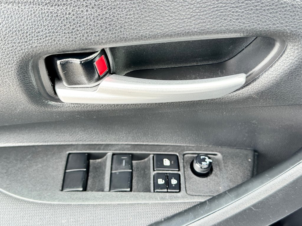 Toyota Corolla LE / BAS KILOS / VALEUR DE REVENTE ÉLEVÉE / 2021 à Thetford Mines, Québec - 23 - w1024h768px