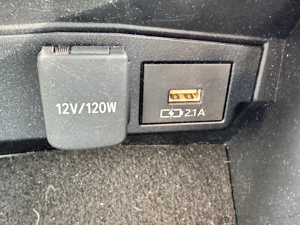 Toyota Corolla LE / BAS KILOS / VALEUR DE REVENTE ÉLEVÉE / 2021 à Thetford Mines, Québec - 45 - w1024h768px