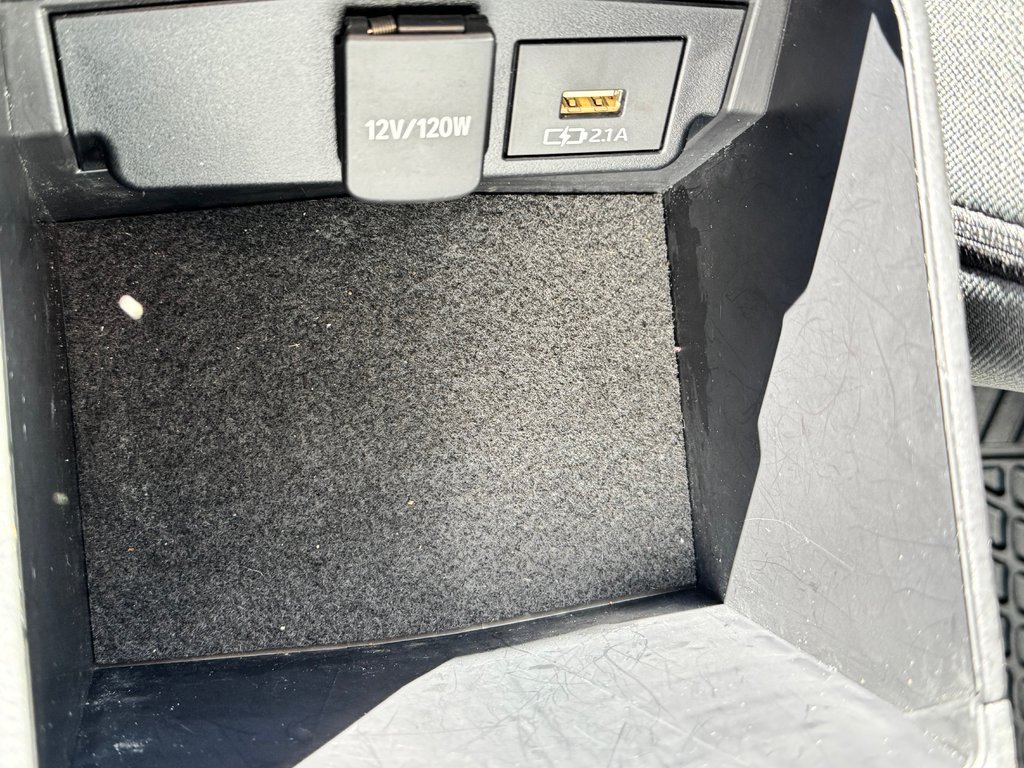 2021 Toyota Corolla HYBRID / 1 SEUL PROPRIETAIRE / INSPECTÉ in Thetford Mines, Quebec - 46 - w1024h768px