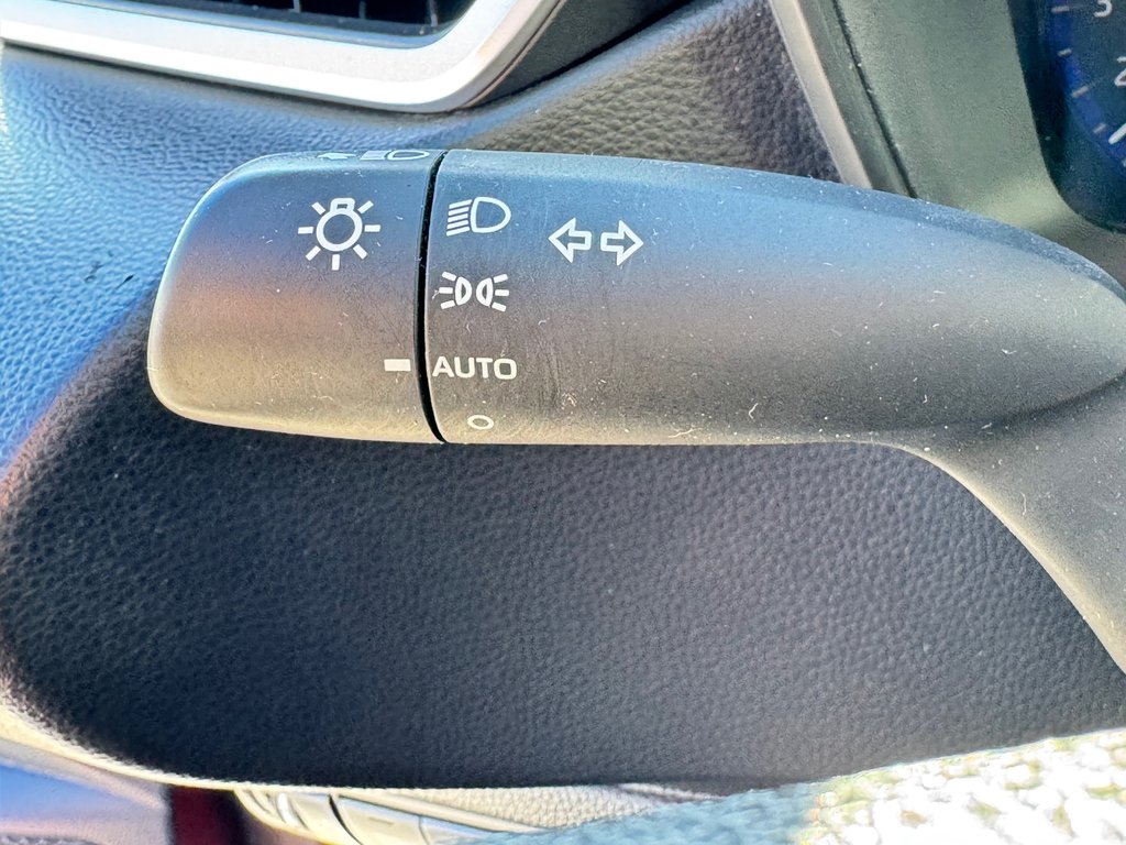 2021 Toyota Corolla HYBRID / 1 SEUL PROPRIETAIRE / INSPECTÉ in Thetford Mines, Quebec - 33 - w1024h768px