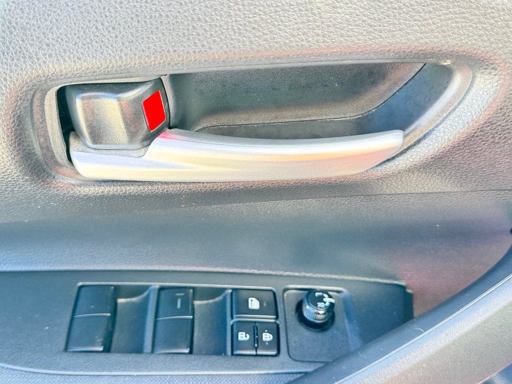 2021 Toyota Corolla HYBRID / 1 SEUL PROPRIETAIRE / INSPECTÉ in Thetford Mines, Quebec - 25 - w1024h768px