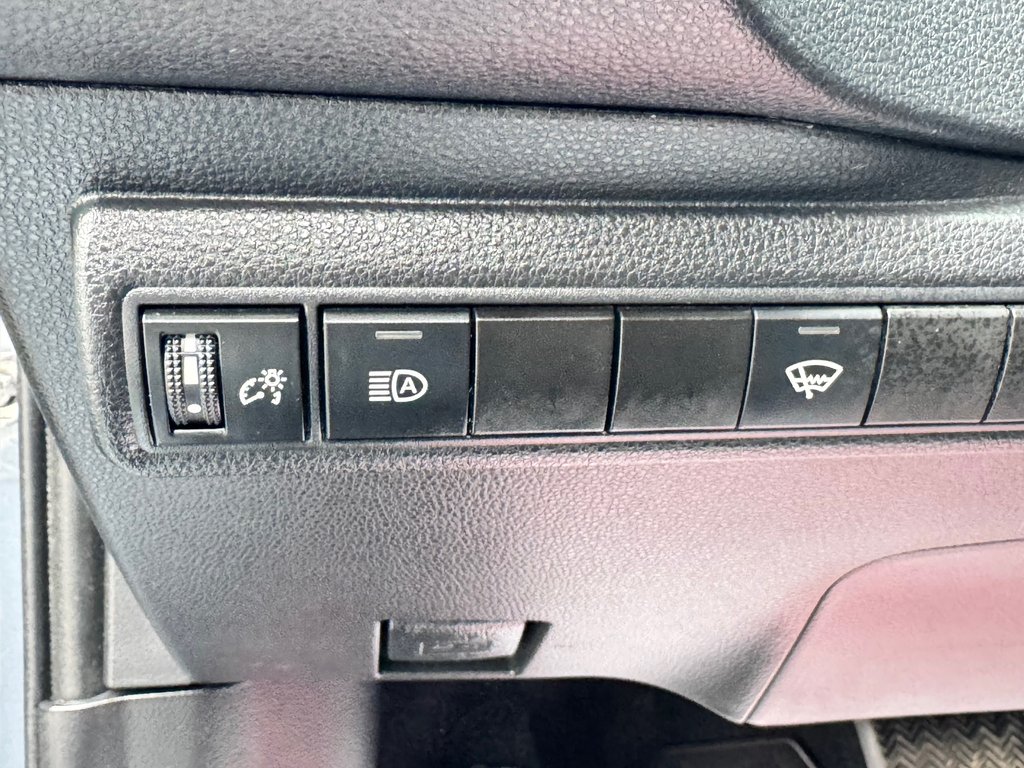 2021 Toyota Corolla LE / AUTOM / MAGS / BAS KILOS / FIABILITÉ / in Thetford Mines, Quebec - 29 - w1024h768px