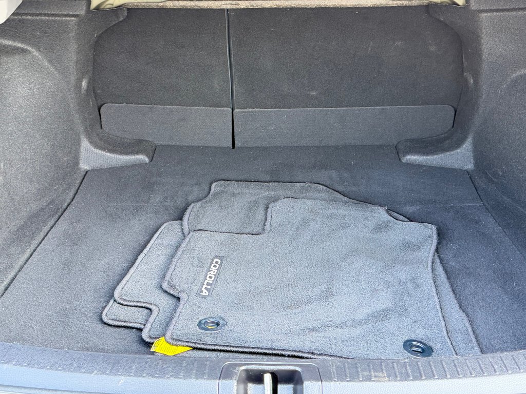 2021 Toyota Corolla LE / AUTOM / BAS KILOS / TRÈS ÉCONOMIQUE / in Thetford Mines, Quebec - 48 - w1024h768px