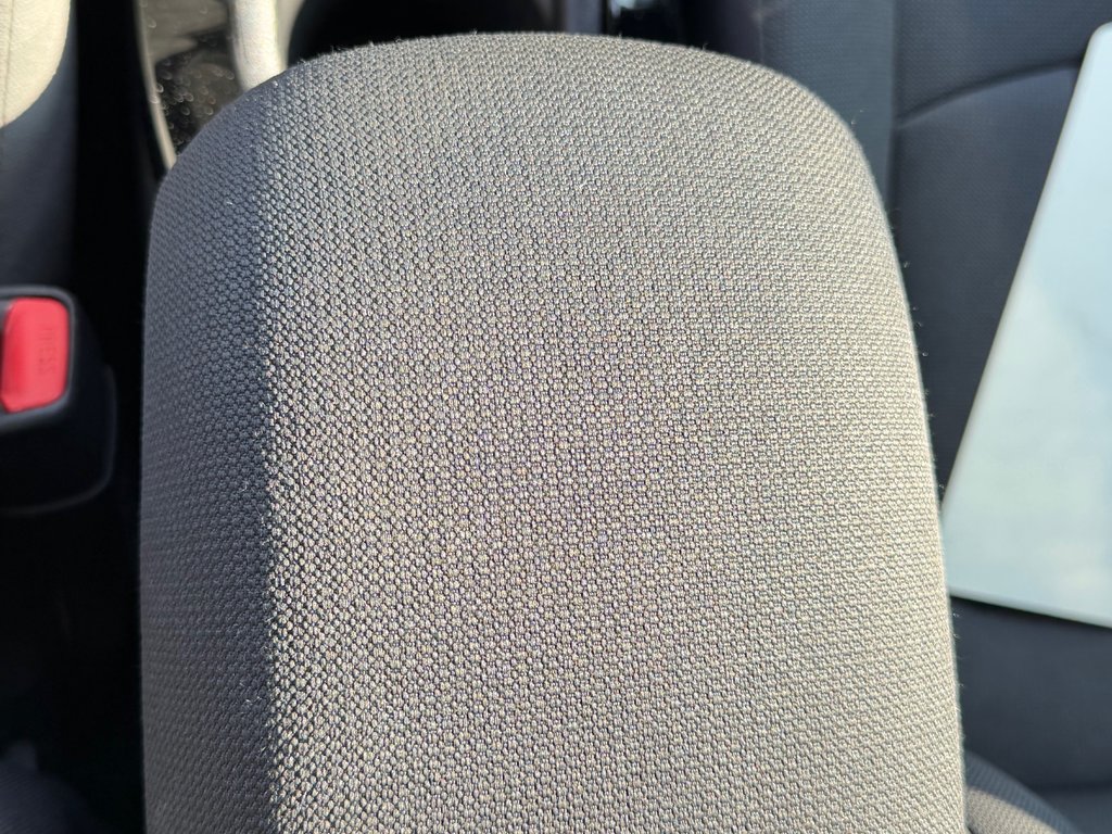 2021 Toyota Corolla LE / AUTOM / BAS KILOS / TRÈS ÉCONOMIQUE / in Thetford Mines, Quebec - 41 - w1024h768px