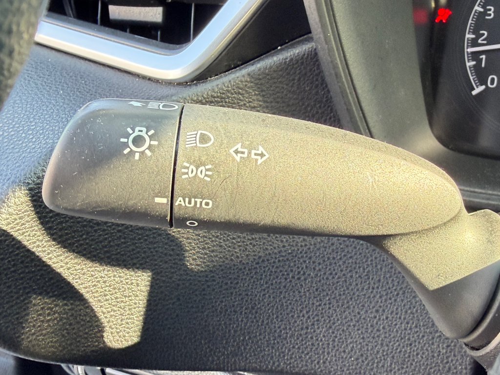 2021 Toyota Corolla LE / AUTOM / BAS KILOS / TRÈS ÉCONOMIQUE / in Thetford Mines, Quebec - 29 - w1024h768px