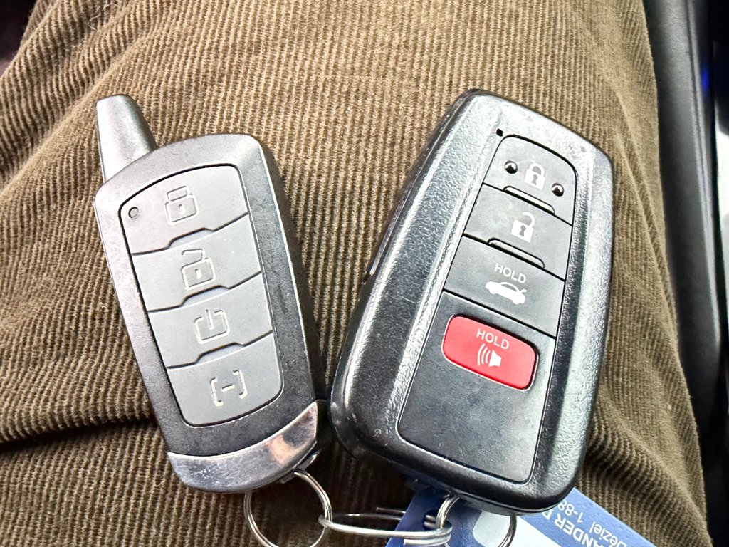 2022 Toyota Corolla SE AUTOM / TRÈS BAS KILOS / ULTRA ÉCONOMIQUE /  / in Thetford Mines, Quebec - 50 - w1024h768px