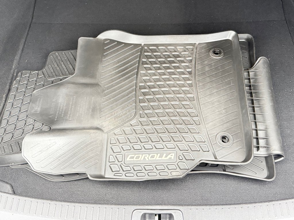 2022 Toyota Corolla SE AUTOM / TRÈS BAS KILOS / ULTRA ÉCONOMIQUE /  / in Thetford Mines, Quebec - 54 - w1024h768px