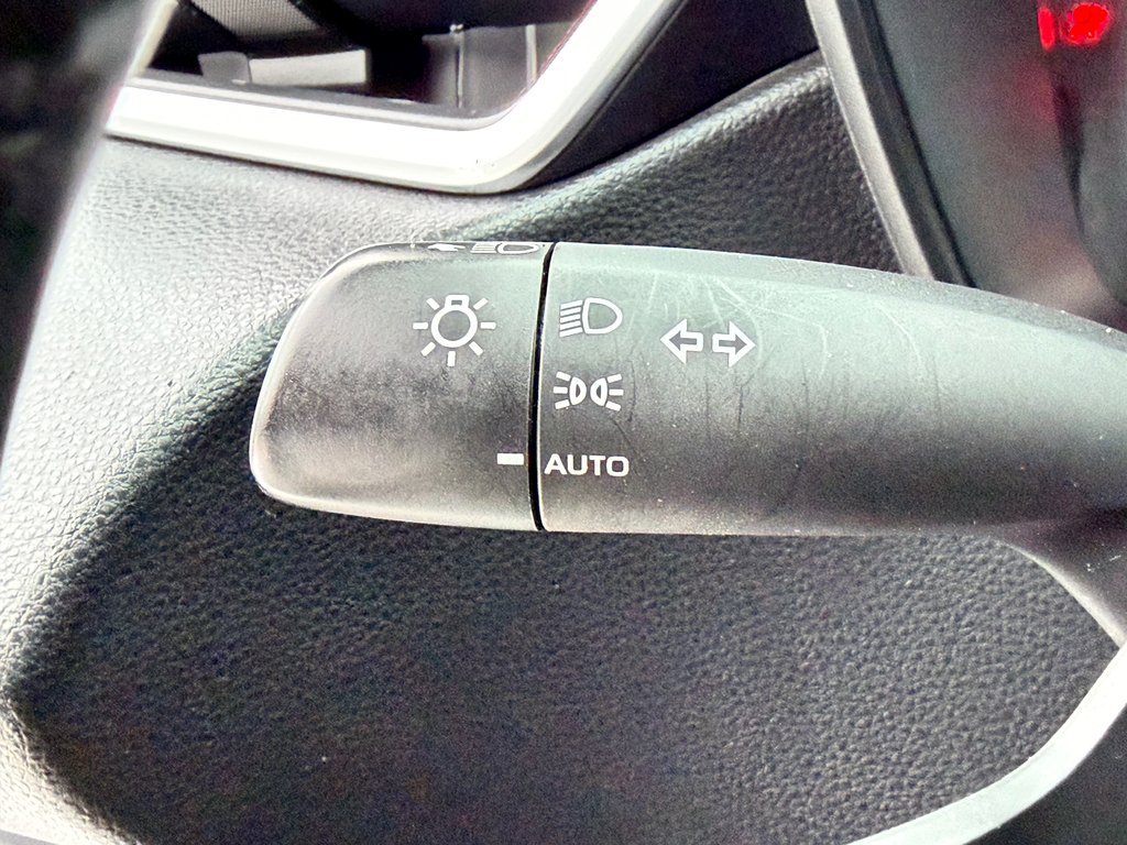 2022 Toyota Corolla SE AUTOM / TRÈS BAS KILOS / ULTRA ÉCONOMIQUE /  / in Thetford Mines, Quebec - 33 - w1024h768px