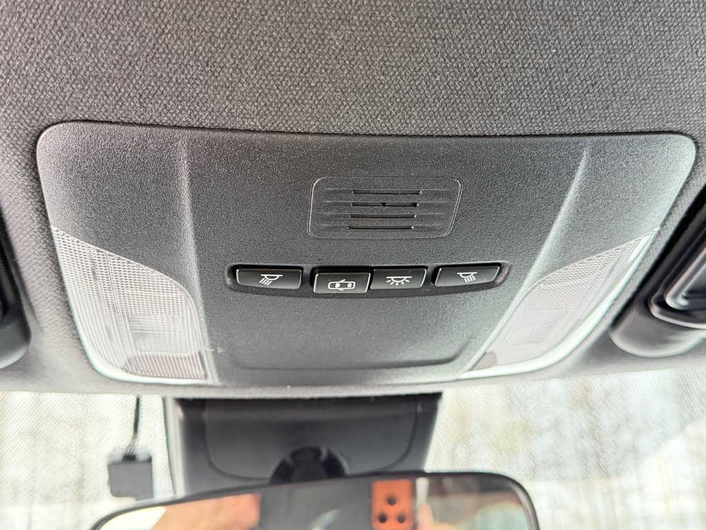 2022 Toyota Corolla SE AUTOM / TRÈS BAS KILOS / ULTRA ÉCONOMIQUE /  / in Thetford Mines, Quebec - 49 - w1024h768px