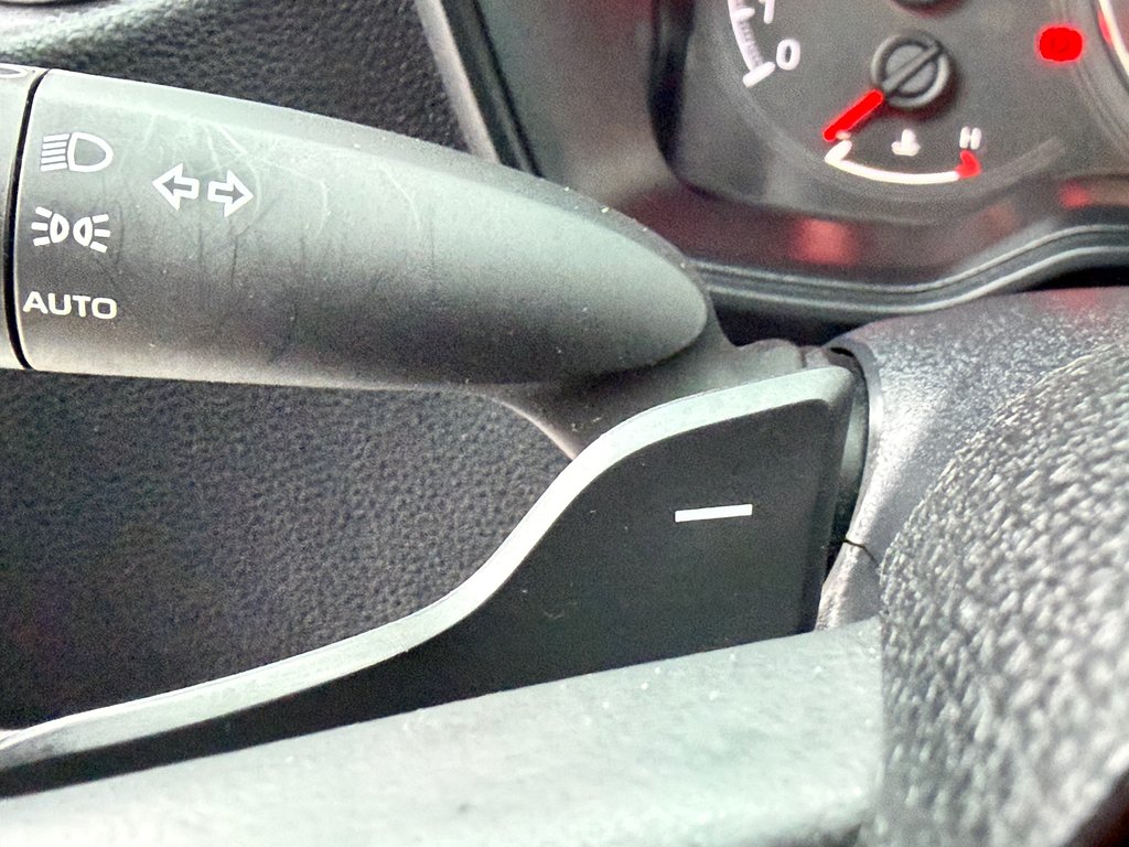 2022 Toyota Corolla SE AUTOM / TRÈS BAS KILOS / ULTRA ÉCONOMIQUE /  / in Thetford Mines, Quebec - 34 - w1024h768px