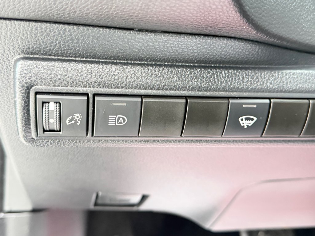 2022 Toyota Corolla SE AUTOM / TRÈS BAS KILOS / ULTRA ÉCONOMIQUE /  / in Thetford Mines, Quebec - 29 - w1024h768px
