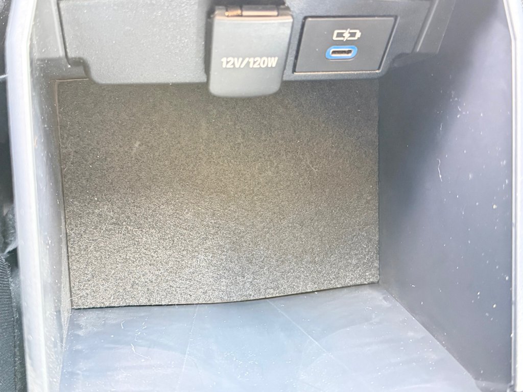 2022 Toyota Corolla LE + GROUPE TOIT / 33.200KM SEULEMENT / AUBAINE / in Thetford Mines, Quebec - 45 - w1024h768px