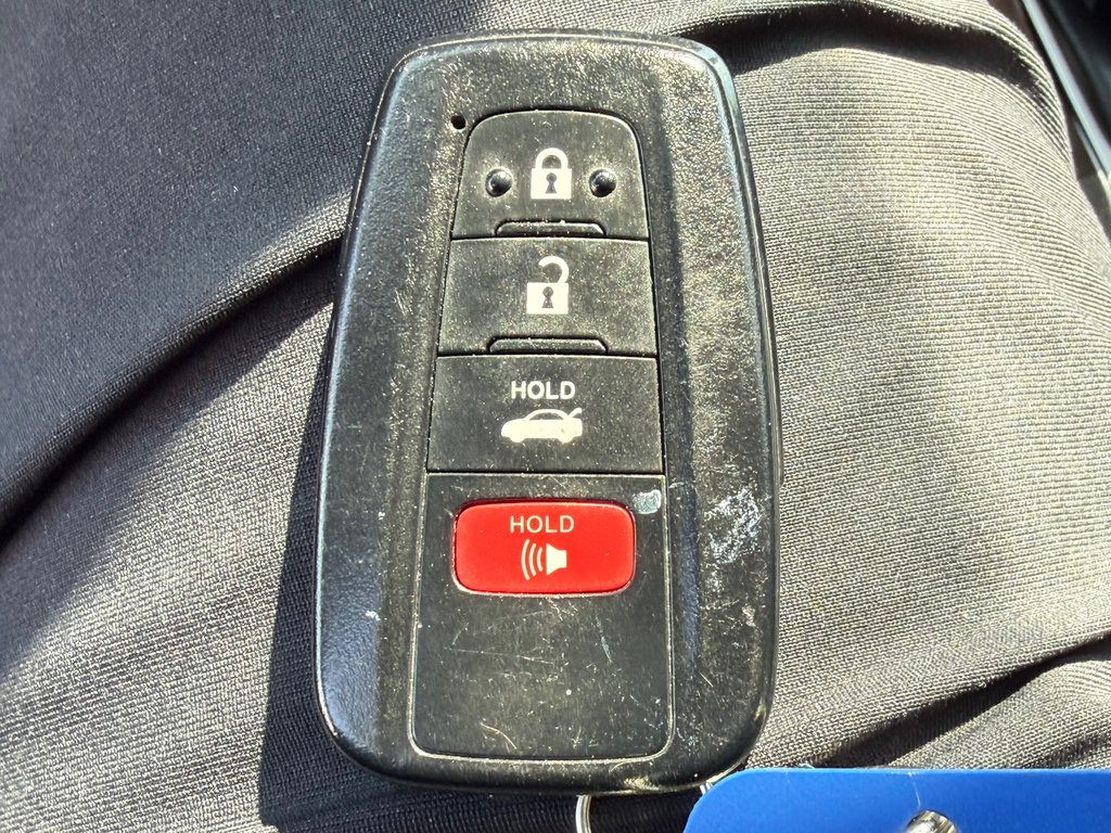 2022 Toyota Corolla SE / MANUELLE HYPER RARE / AUBAINE / in Thetford Mines, Quebec - 48 - w1024h768px