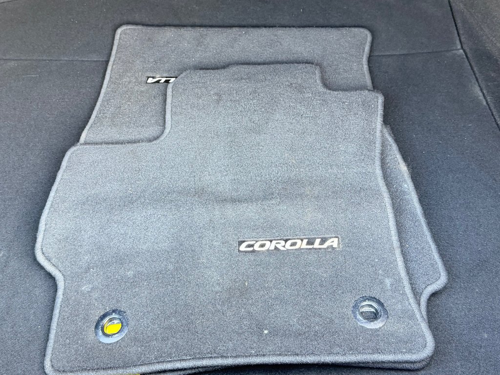 2022 Toyota Corolla SE / MANUELLE HYPER RARE / AUBAINE / in Thetford Mines, Quebec - 52 - w1024h768px